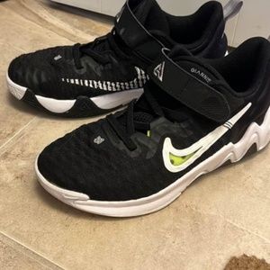 Nike shoes - youth boys